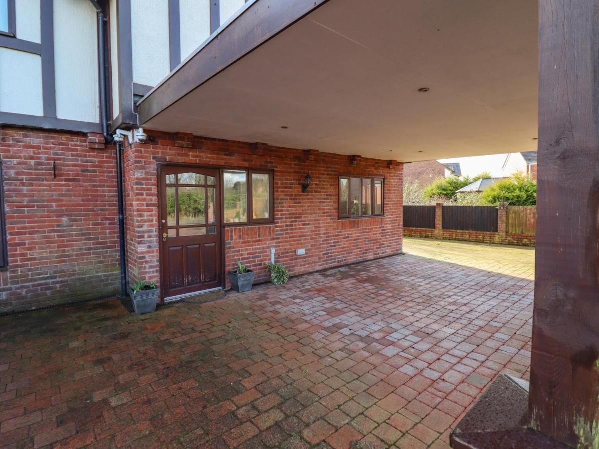奥斯威斯Maesbury Manor别墅 外观 照片